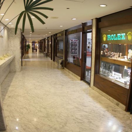Eurobuilding Hotel & Suites Caracas Exterior photo The interior of the shopping mall