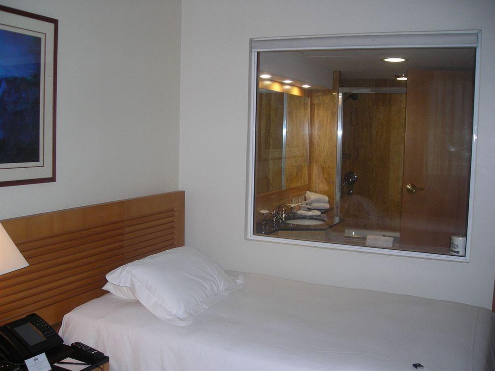 Eurobuilding Hotel & Suites Caracas Exterior photo A room with a see-through shower