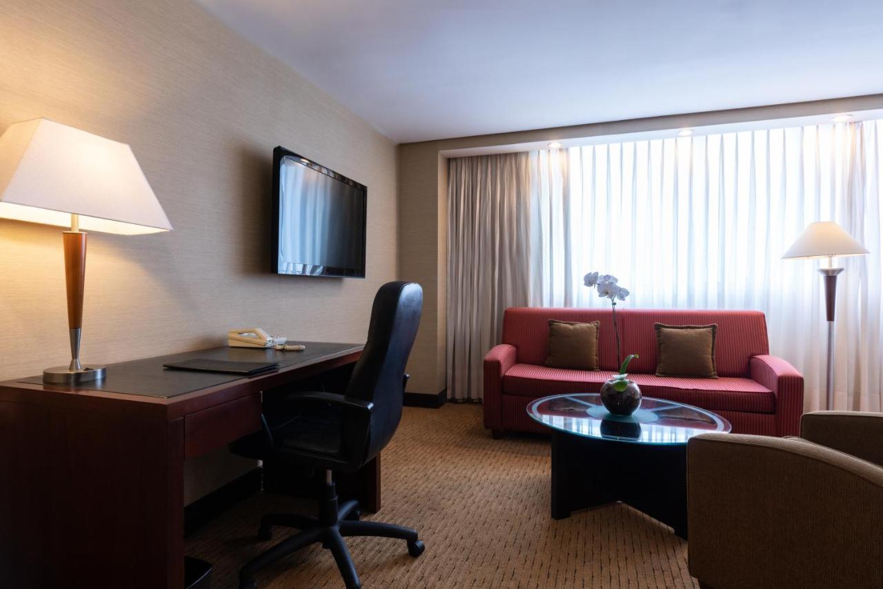 Eurobuilding Hotel & Suites Caracas Exterior photo A suite at the Renaissance Boston Harborview Hotel