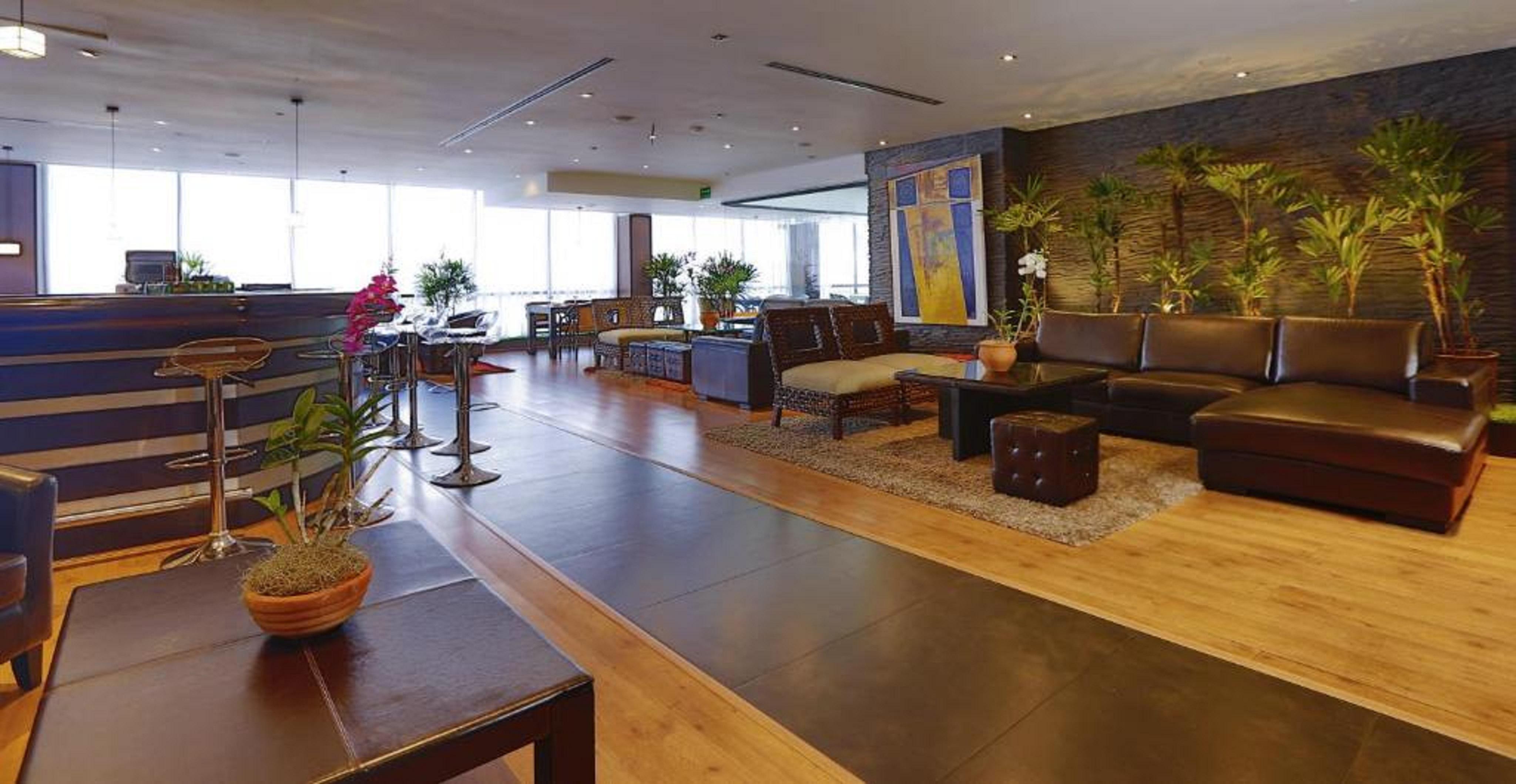 Eurobuilding Hotel & Suites Caracas Exterior photo The lounge at the airport
