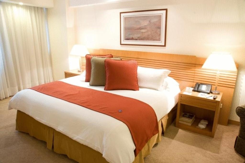 Eurobuilding Hotel & Suites Caracas Exterior photo A bed with a bed runner