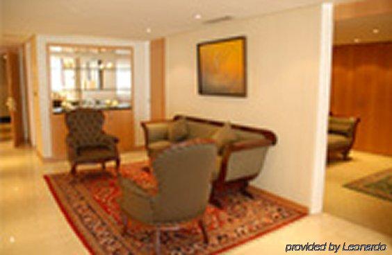 Eurobuilding Hotel & Suites Caracas Room photo A living room in a typical condominium